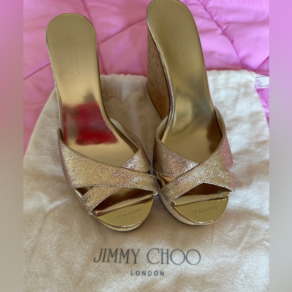 BRAND NEW LIMITED EDITION JIMMY CHOO GOLD GLITTER WEDGES
ESPADRILLES SIZE 6